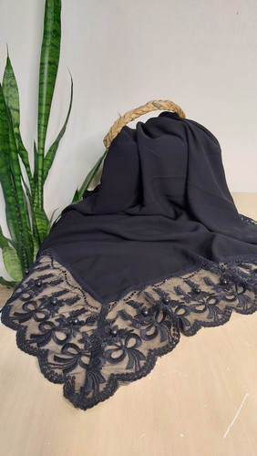 روسری مشکی کرپ حریر اصل قواره خیلی بزرگ (قواره لبنانی) حاشیه گیپور نگین کاری شده