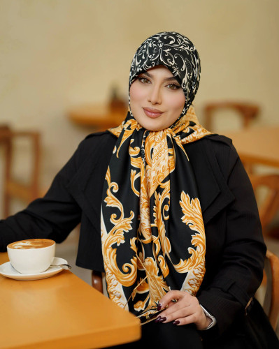 روسری ابریشم توییل دور دست دوز زمینه مشکی طرح سلطنتی کیفیت بالا (high quality) قواره بزرگ ۱۴۰